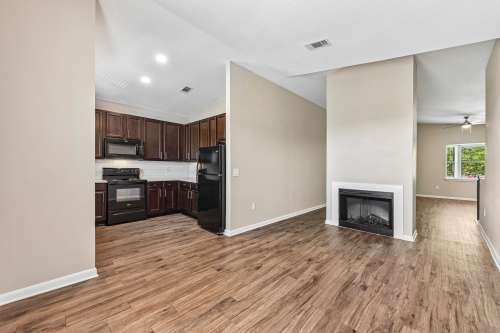texas-state-Apartment-Building-18725735